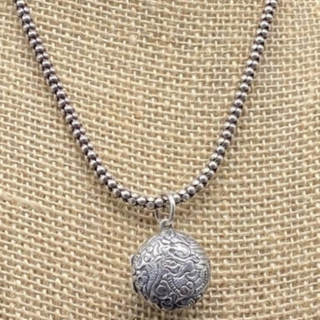 Rare Vintage Silpada Sterling Silver Etched Dragon Locket Pendant 250$